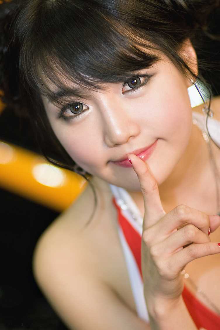 最新韩国车展上的性感可爱嫩模卖萌图集