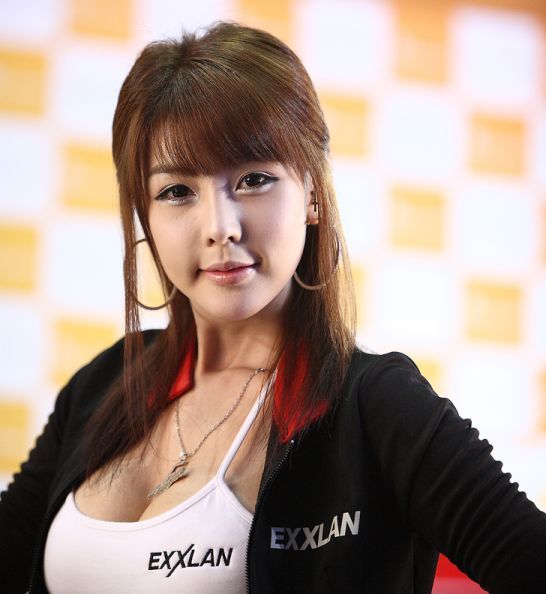 高清韩国嫩模黄美姬车展性感甜美图集