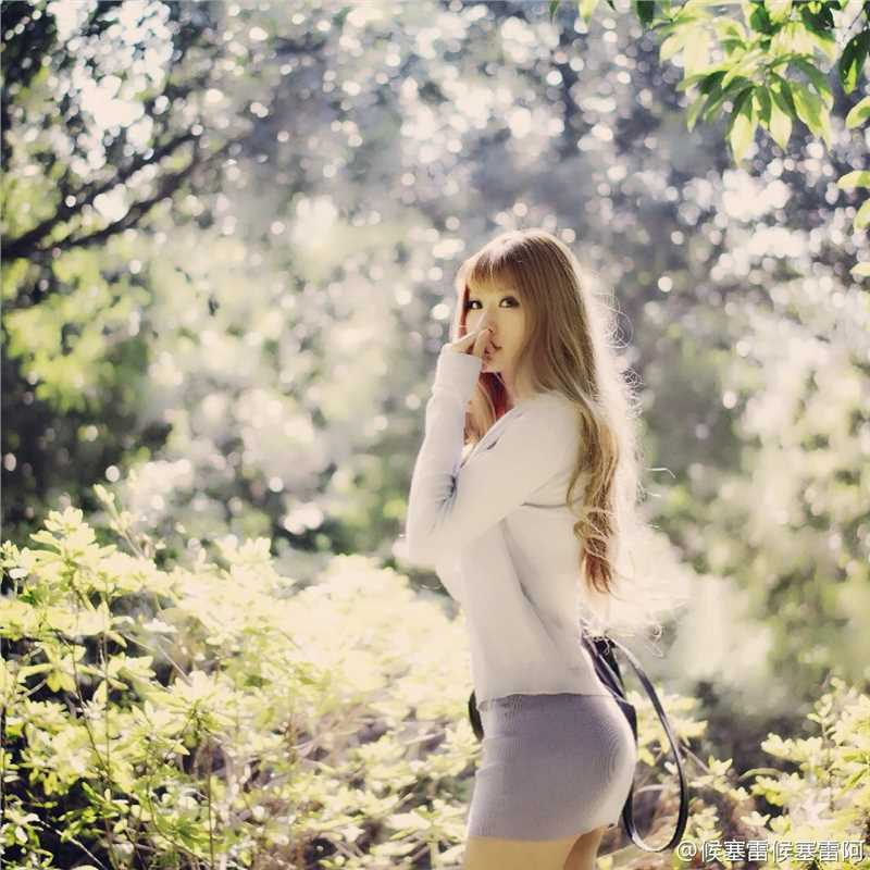 娃娃脸车模丁旎比基尼秀完美性感身材