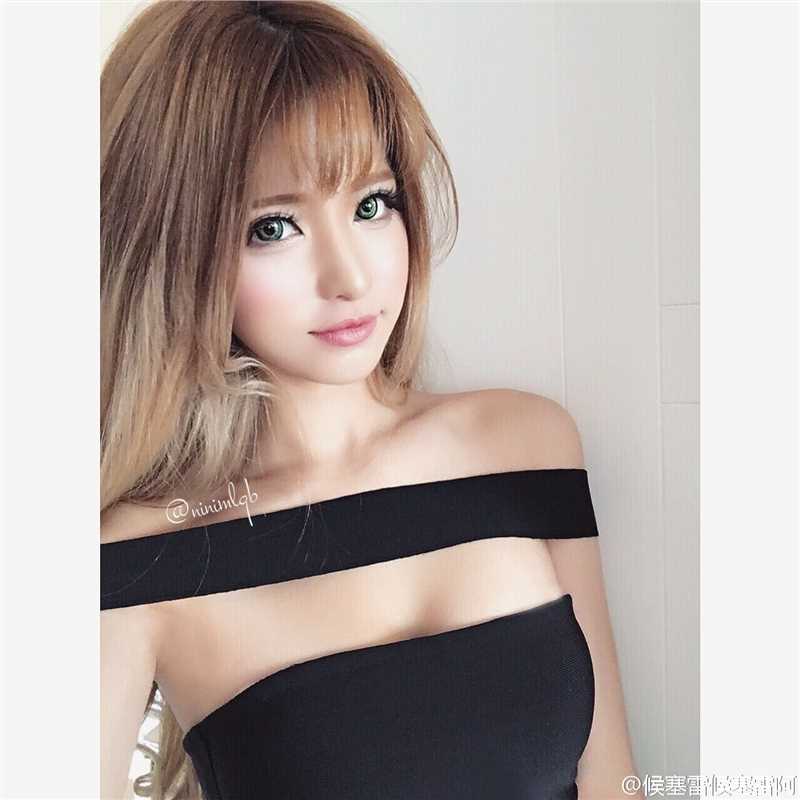 娃娃脸车模丁旎比基尼秀完美性感身材