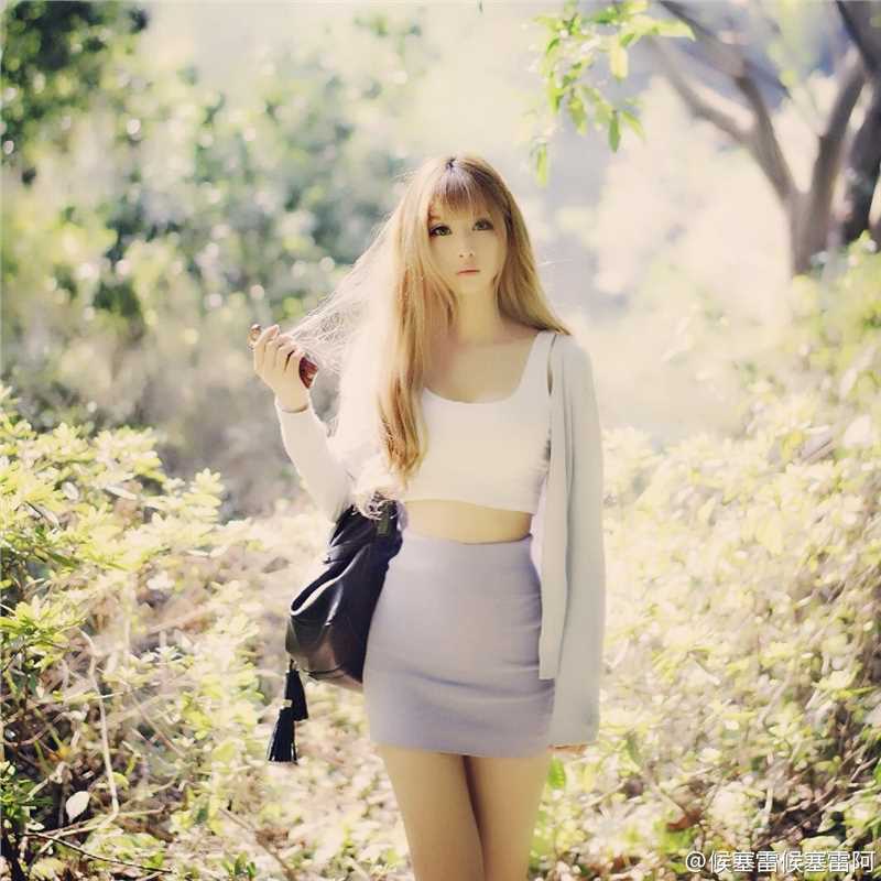 娃娃脸车模丁旎比基尼秀完美性感身材