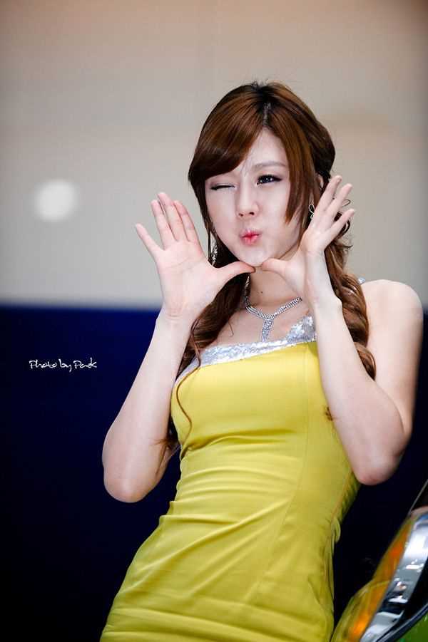 高清韩国顶级车模黄美姬展台性感图集