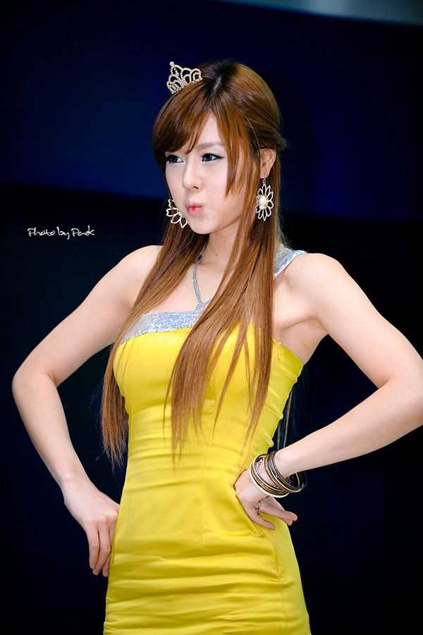高清韩国顶级车模黄美姬展台性感图集