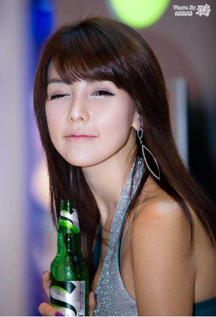 精选韩国性感车模李智友时尚可爱图册