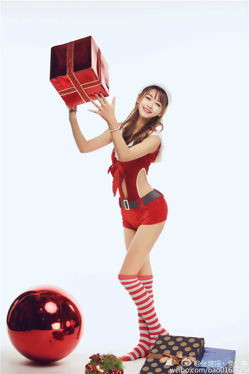 高清汽车模特张璐瑶私房黑色内衣图集