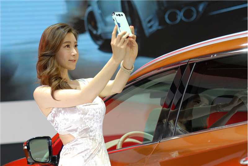 韩国车模特崔娜英车展秀完美身材