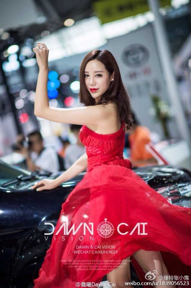 优质气质美女车模张小霈车展秀大长腿相册