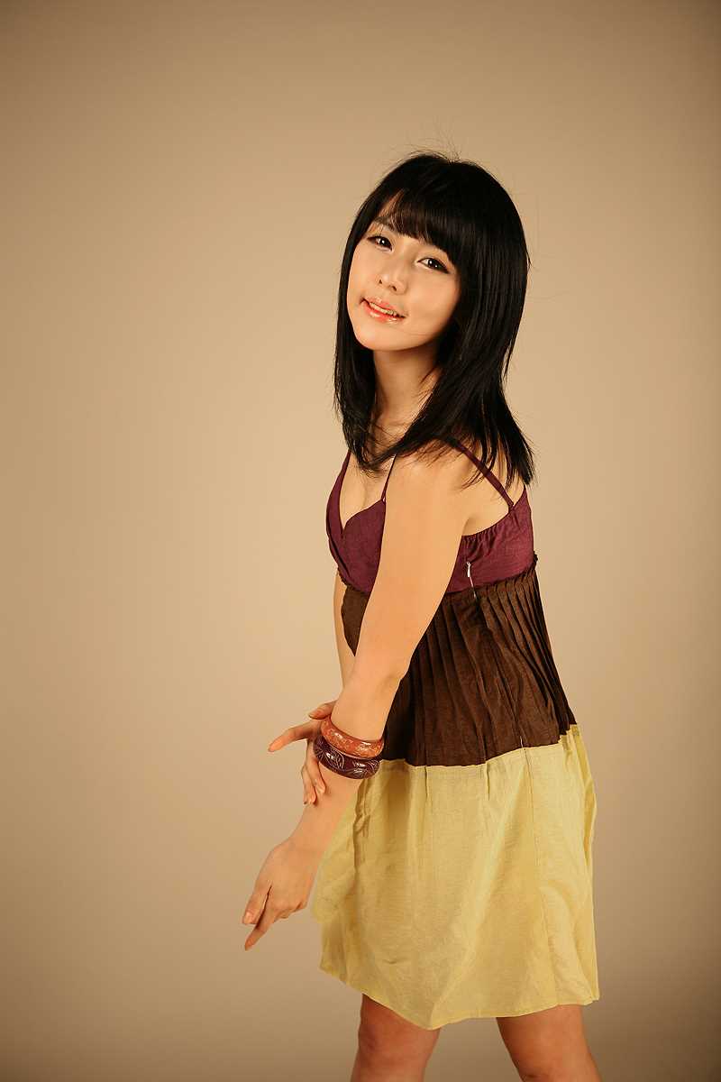 最全韩国车模特李智友室内小露性感相册