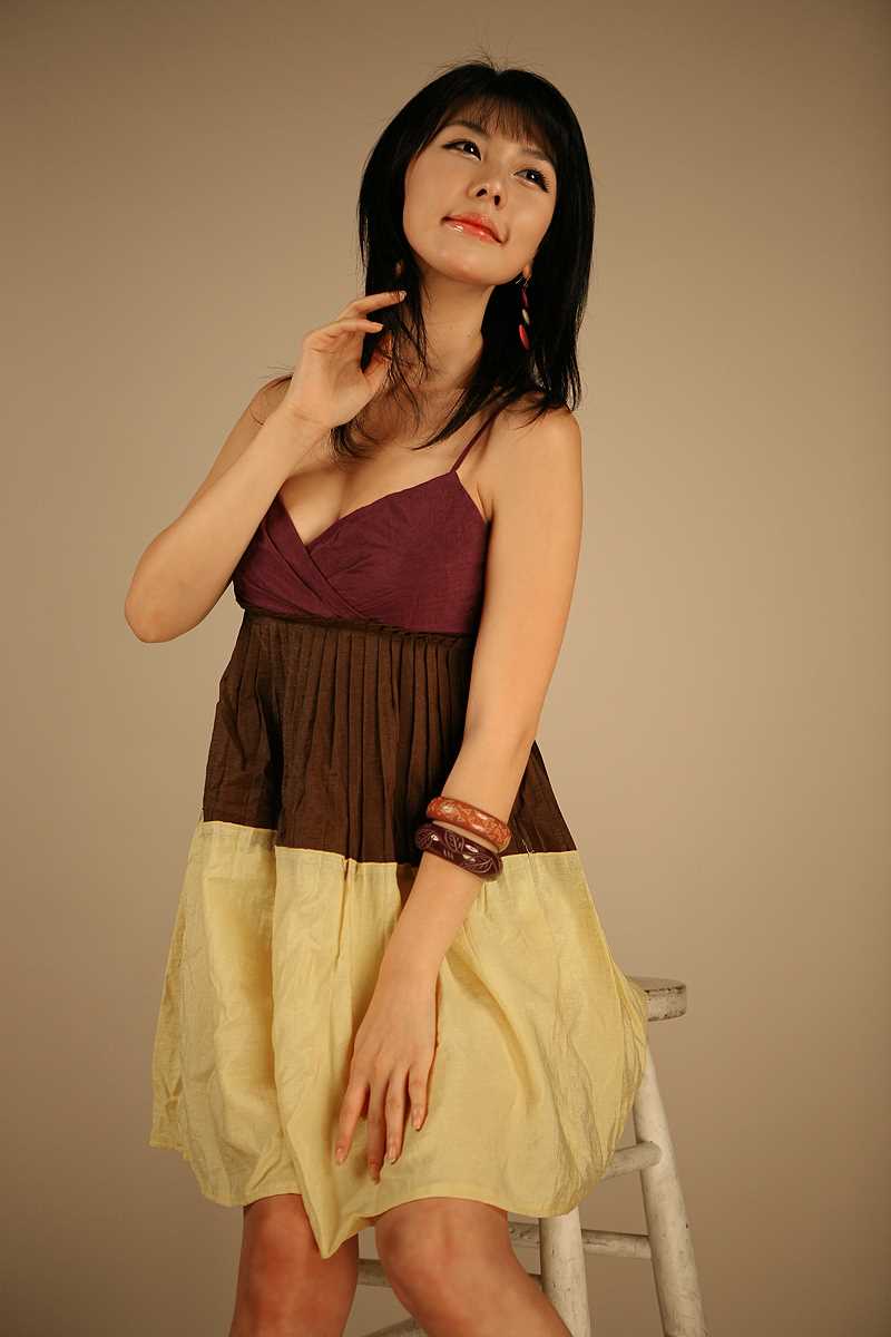 最全韩国车模特李智友室内小露性感相册