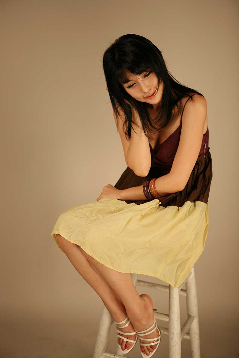 最全韩国车模特李智友室内小露性感相册