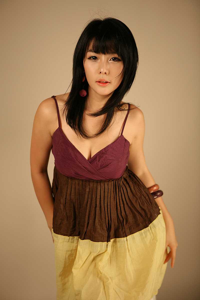 最全韩国车模特李智友室内小露性感相册