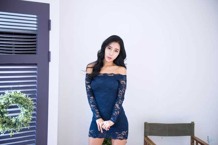 高清最美韩国车模艾敏英室内小露性感图集