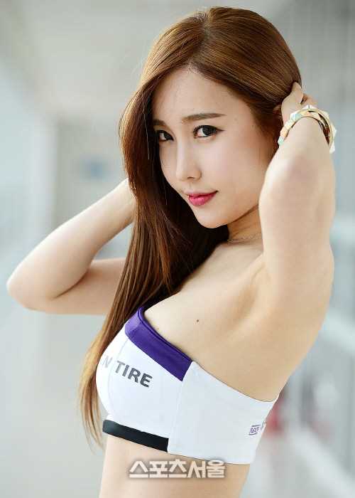 精选韩国车模艾敏英车展可爱卖萌图片图册