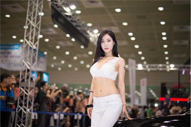 精选韩国车模艾敏英车展可爱卖萌图片图册