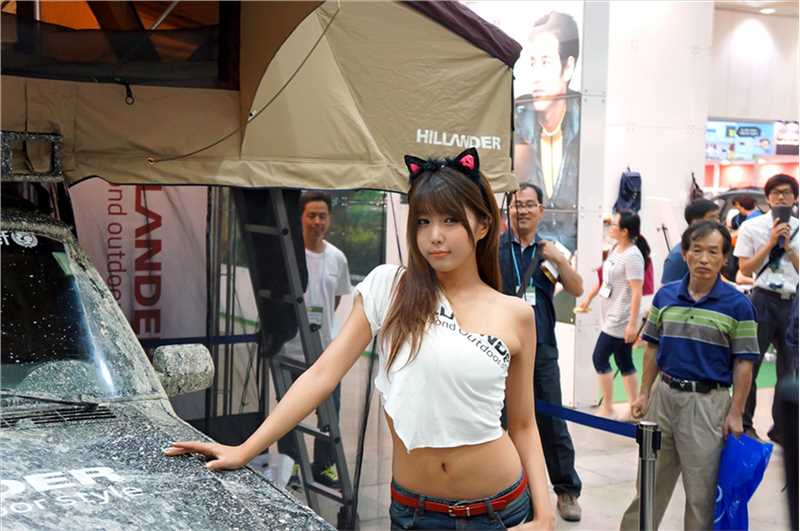 最新韩国模特许允美牛仔热裤车展壁纸