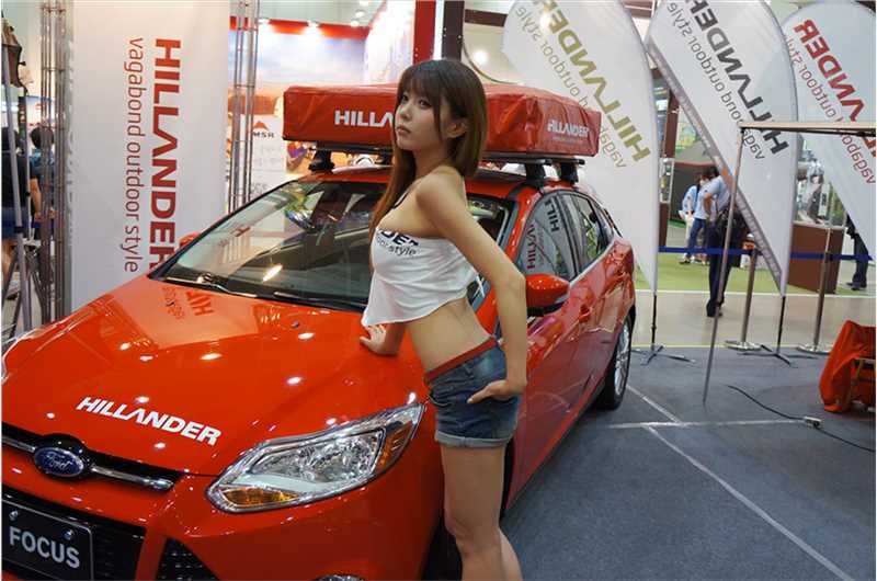 最新韩国模特许允美牛仔热裤车展壁纸