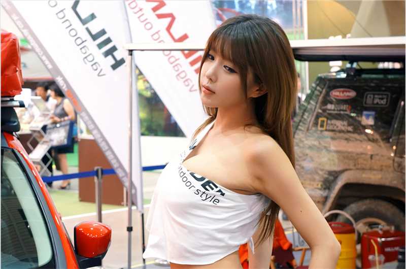 最新韩国模特许允美牛仔热裤车展壁纸