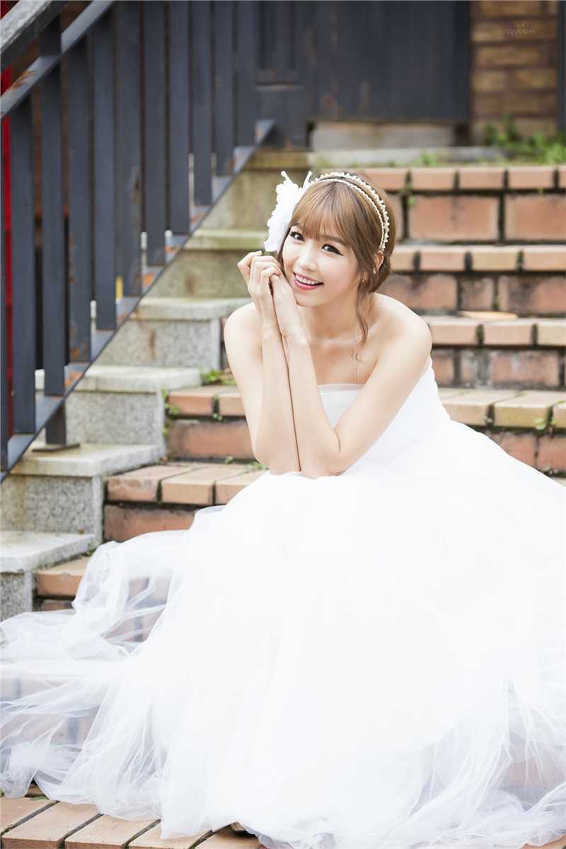 最全韩国车模李恩慧白色婚纱唯美写照壁纸