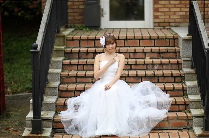 最全韩国车模李恩慧白色婚纱唯美写照壁纸