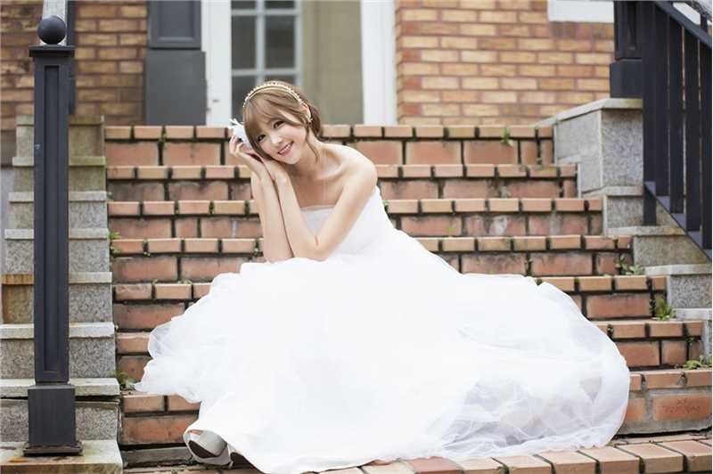 最全韩国车模李恩慧白色婚纱唯美写照壁纸