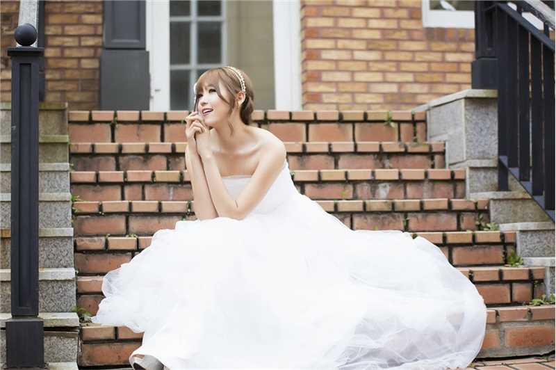 最全韩国车模李恩慧白色婚纱唯美写照壁纸