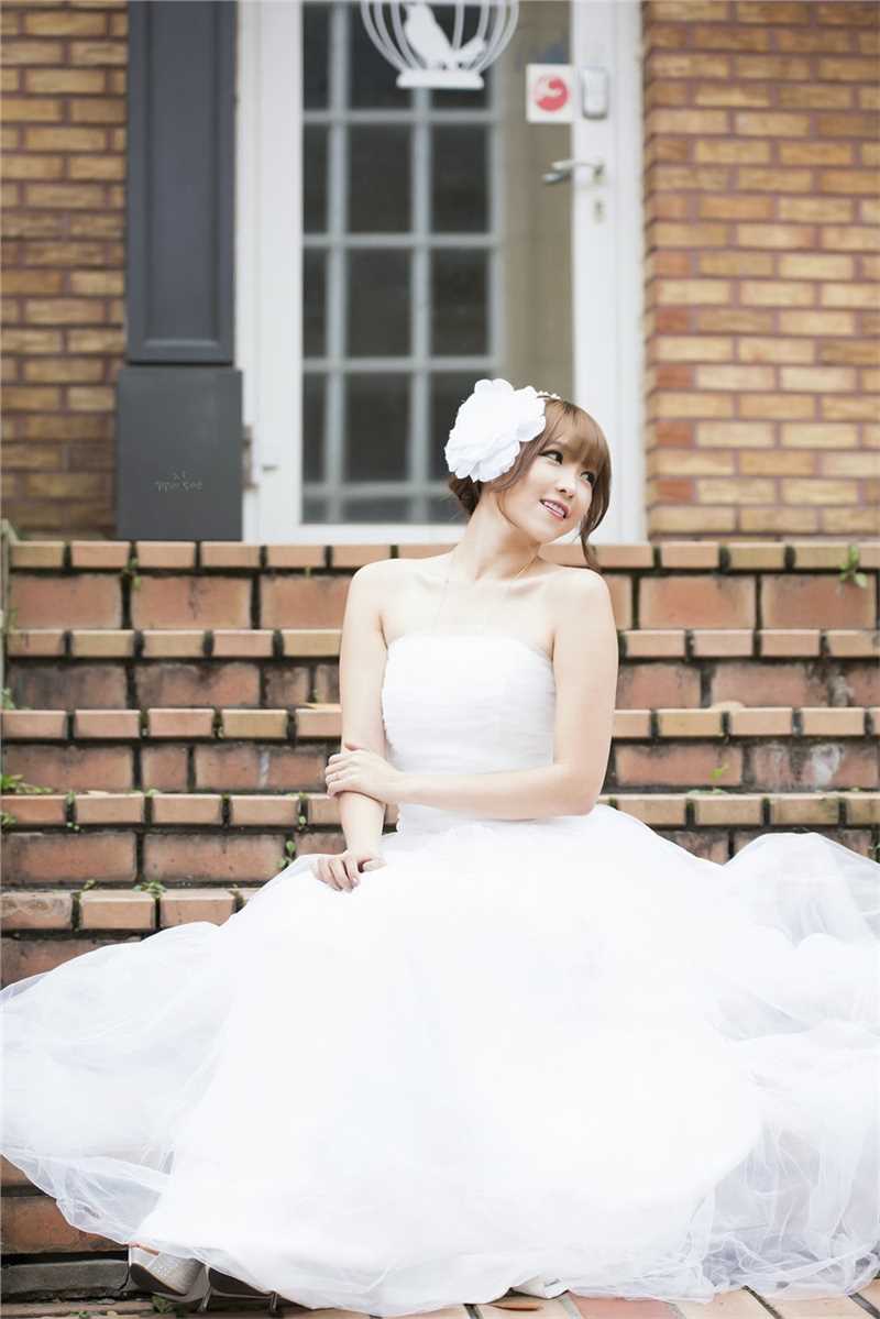 最全韩国车模李恩慧白色婚纱唯美写照壁纸