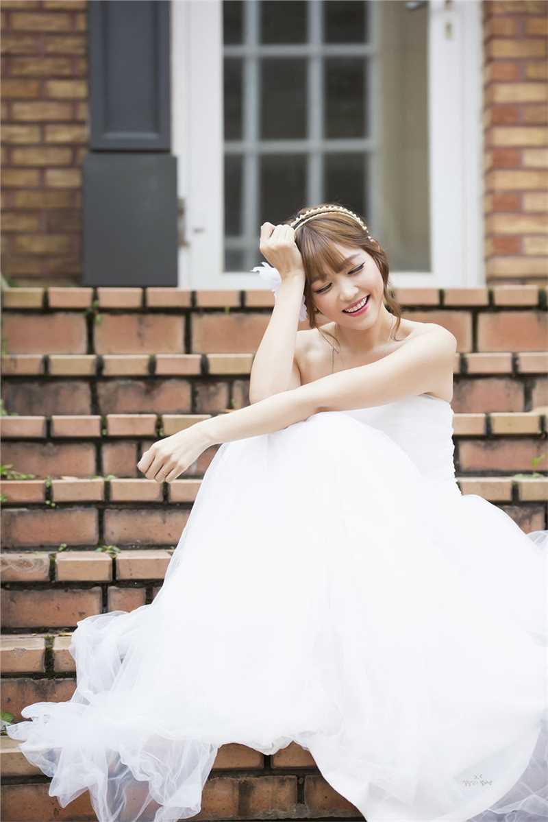 最全韩国车模李恩慧白色婚纱唯美写照壁纸