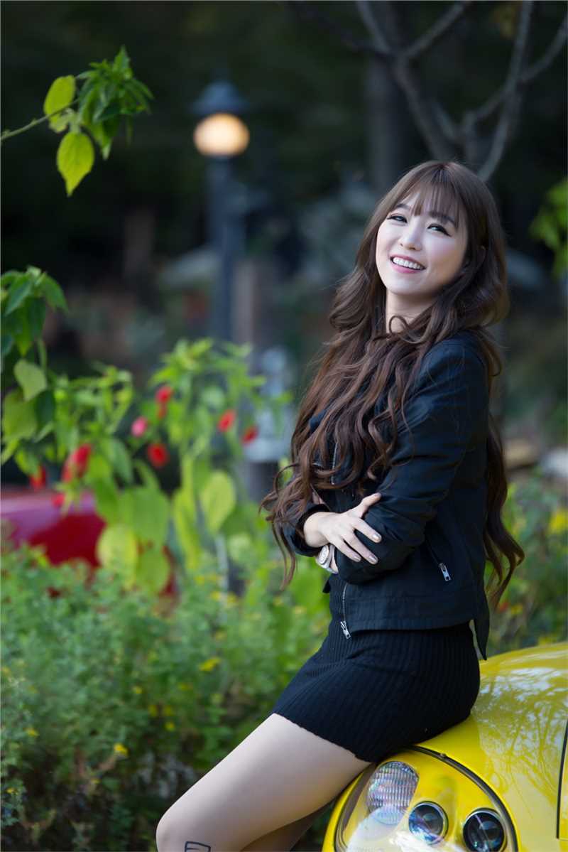优质韩国车模李恩慧户外迷人短裙写照相册