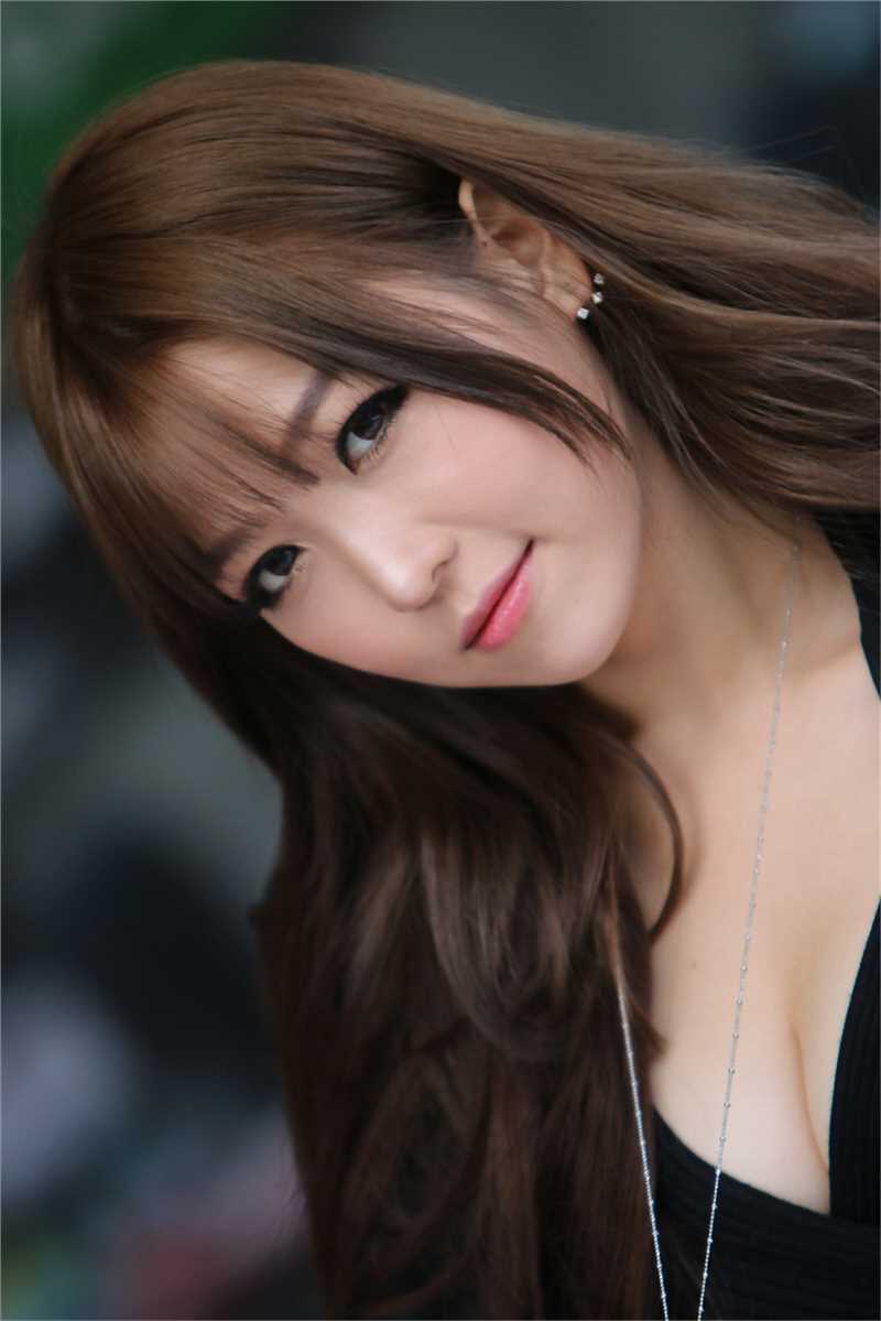 优质韩国车模李恩慧户外迷人短裙写照相册