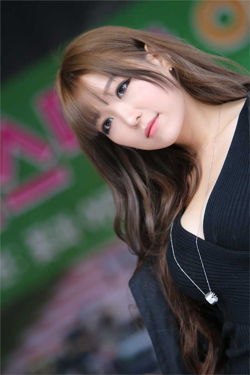 优质韩国车模李恩慧户外迷人短裙写照相册