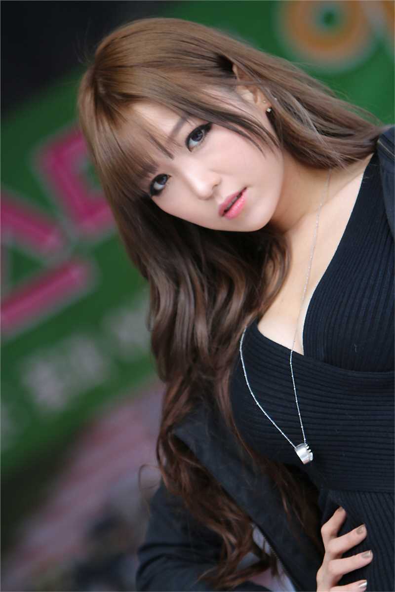 优质韩国车模李恩慧户外迷人短裙写照相册