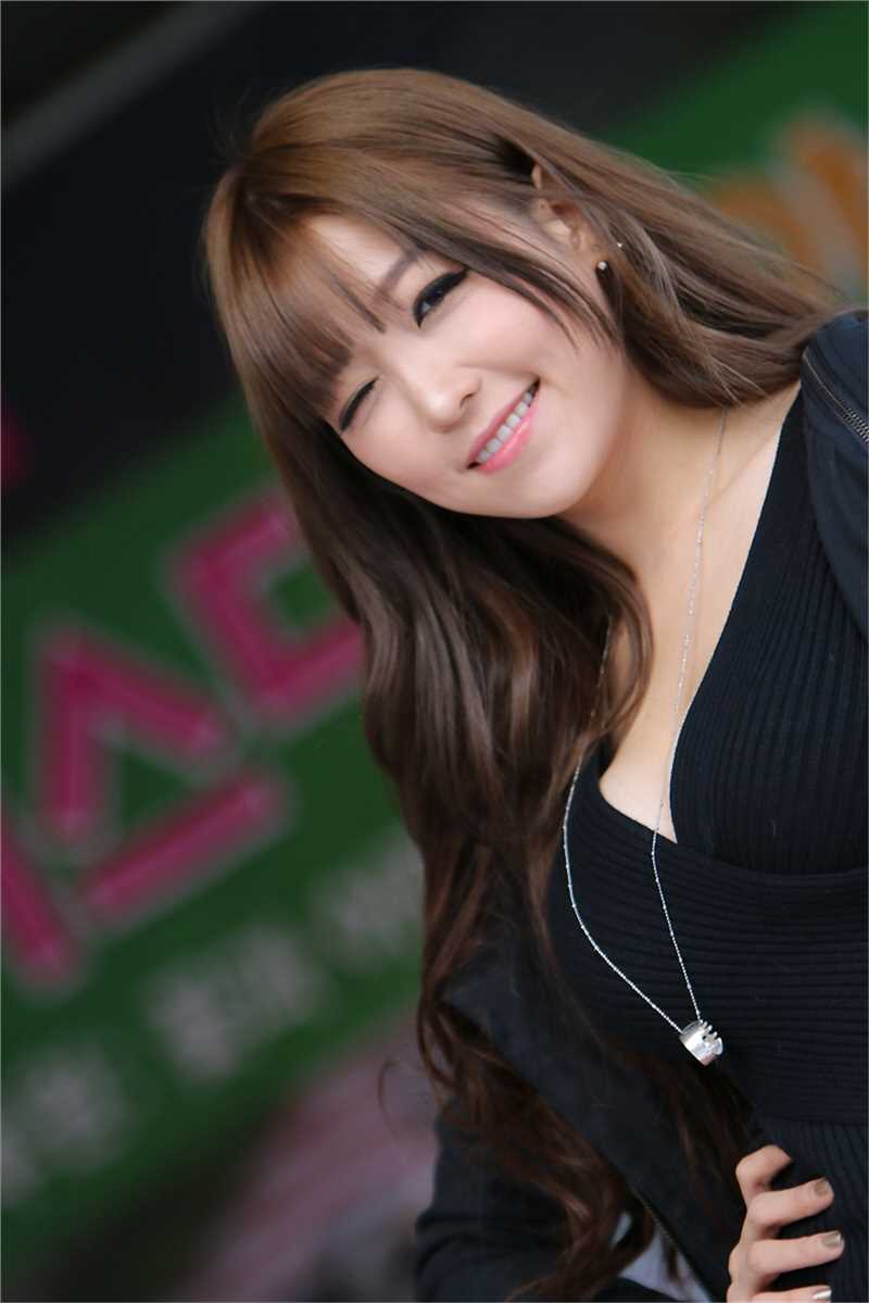 优质韩国车模李恩慧户外迷人短裙写照相册