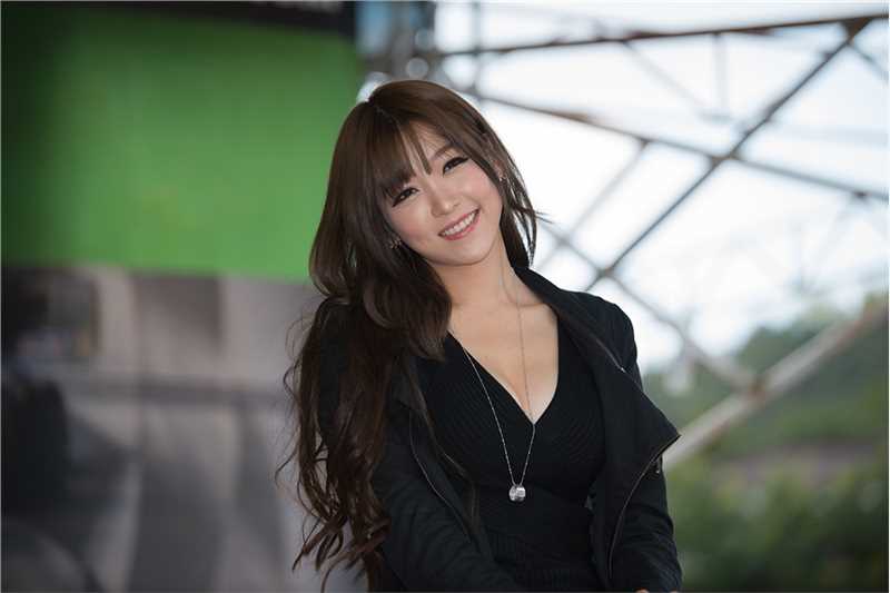 优质韩国车模李恩慧户外迷人短裙写照相册