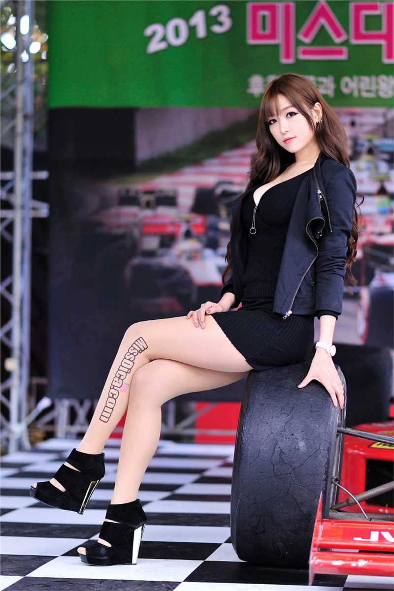 优质韩国车模李恩慧户外迷人短裙写照相册