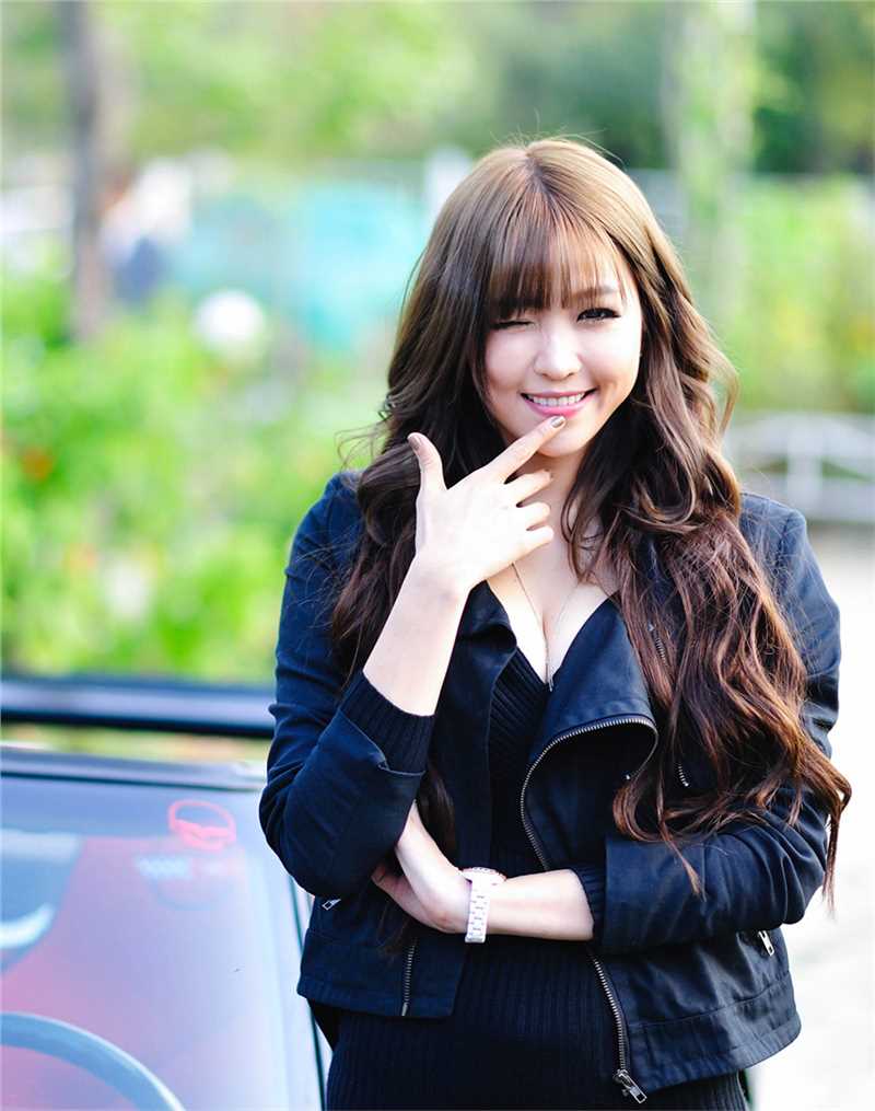优质韩国车模李恩慧户外迷人短裙写照相册