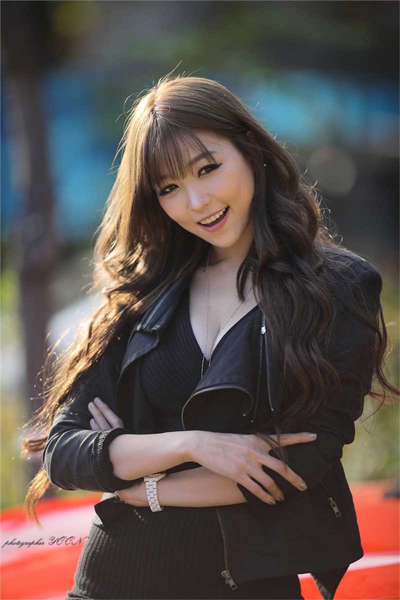 优质韩国车模李恩慧户外迷人短裙写照相册