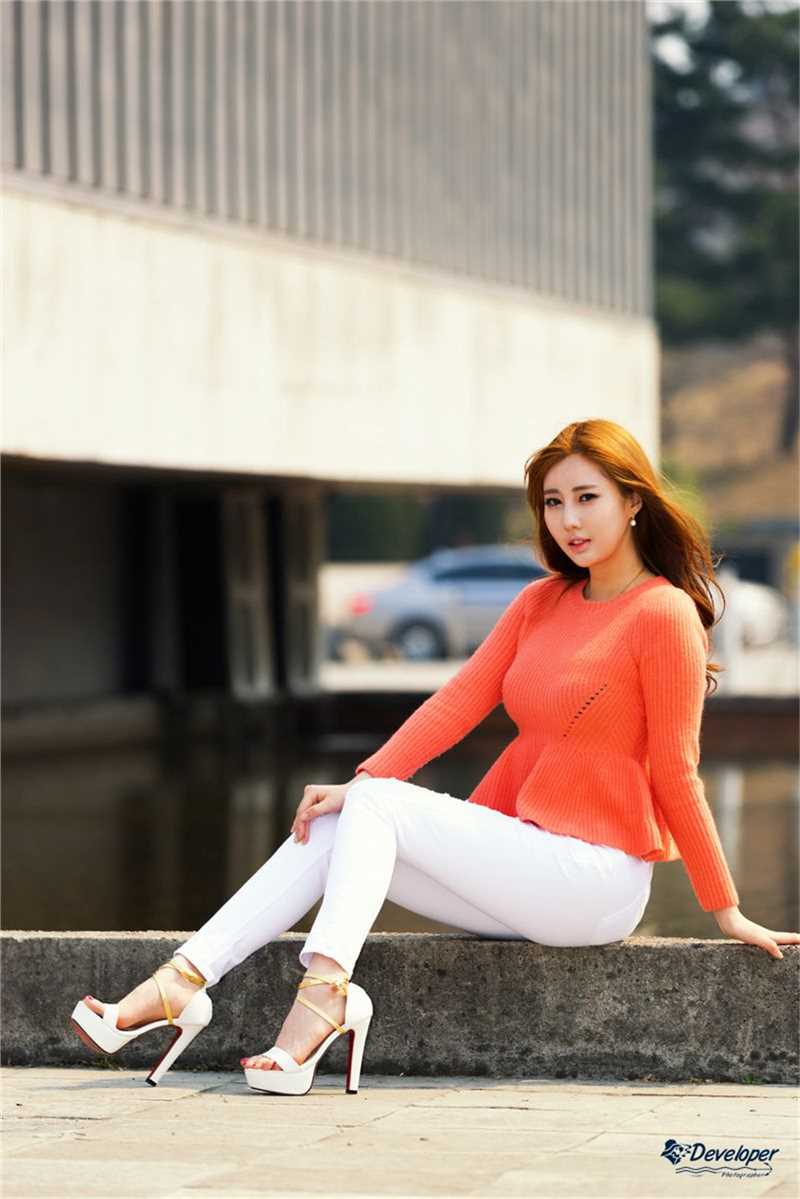 精选韩国车模申世河户外唯美照图册