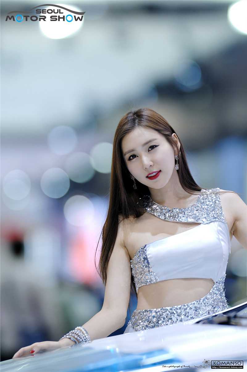 特别专辑韩国靓丽车模崔玉珍车展迷人短裙写照图片