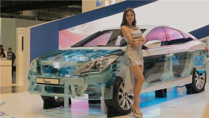 特别专辑韩国靓丽车模崔玉珍车展迷人短裙写照图片