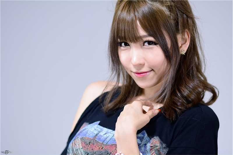 韩国车模李恩慧性感可爱