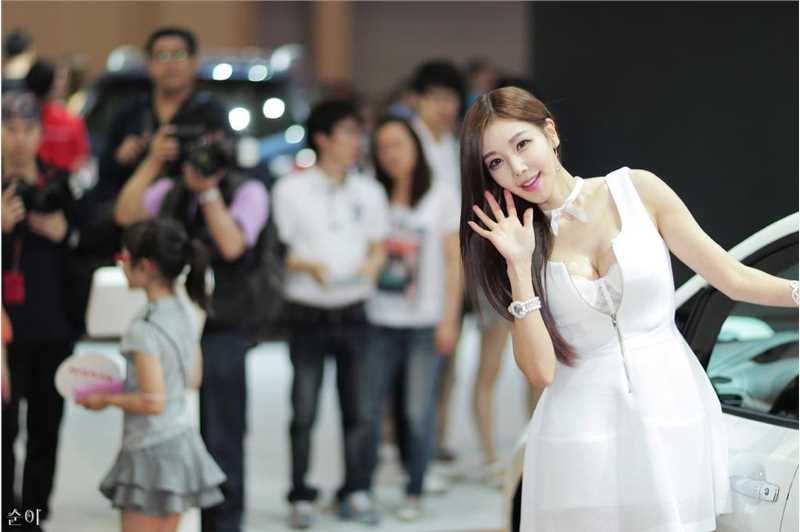 特别专辑韩国车模李真英车展短裙诱惑图片