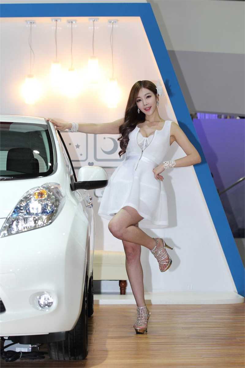 特别专辑韩国车模李真英车展短裙诱惑图片