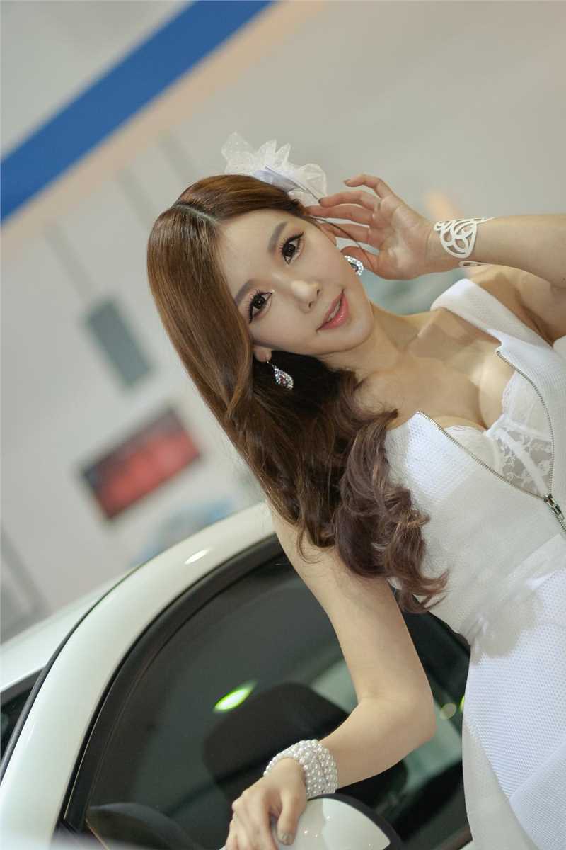 特别专辑韩国车模李真英车展短裙诱惑图片