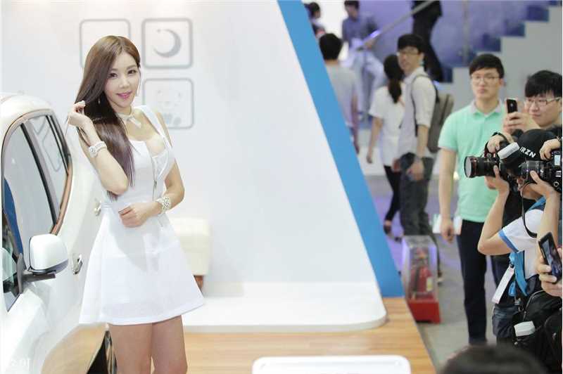 特别专辑韩国车模李真英车展短裙诱惑图片