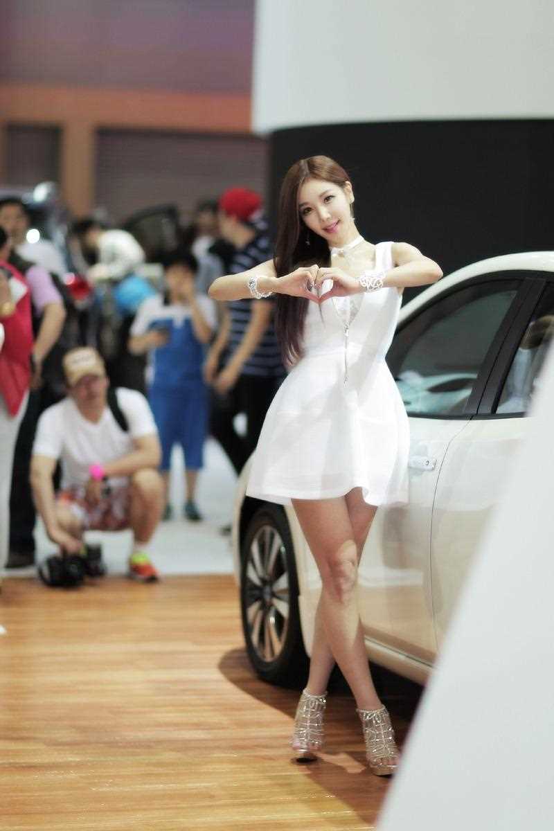 特别专辑韩国车模李真英车展短裙诱惑图片