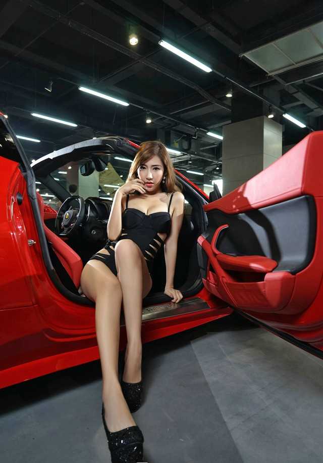 特别专辑韩国美女车模车展大秀傲人身姿图片
