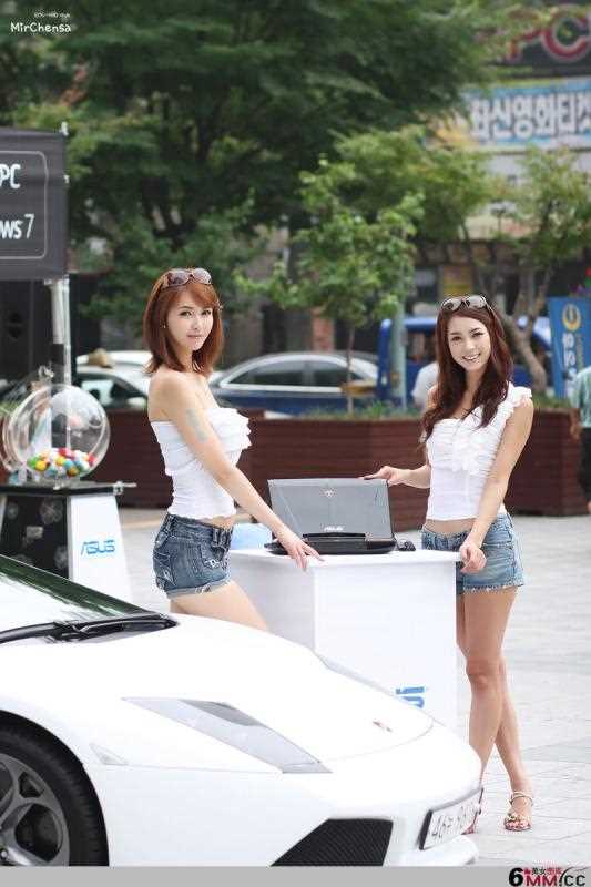 最新韩国车模白色上衣气质迷人壁纸