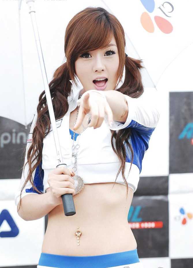 韩国车模黄美姬俏皮可爱照