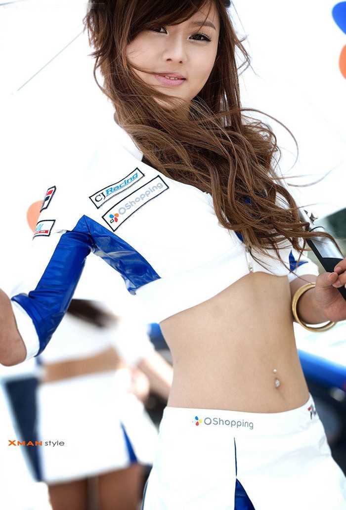 韩国车模黄美姬俏皮可爱照