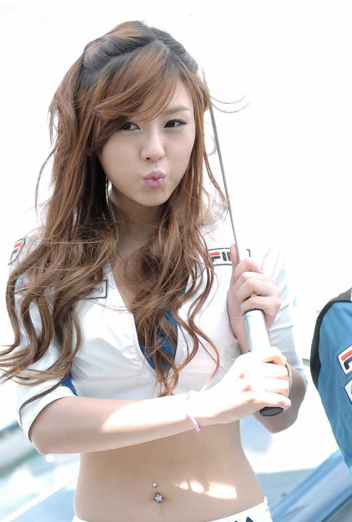 韩国车模黄美姬俏皮可爱照